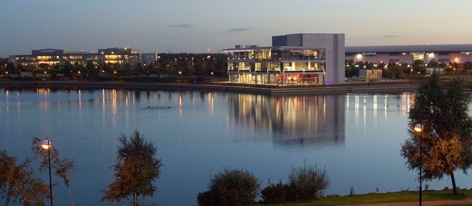 photo of lakeside at twilight