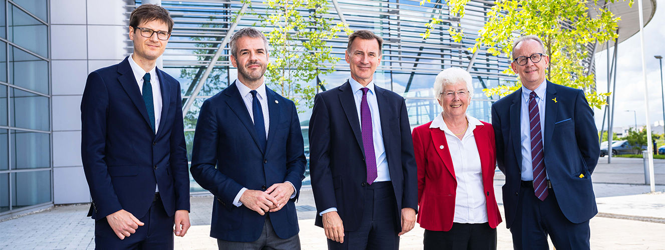Picture of Cllr Tom Hunt, Leader of Sheffield Council, Oliver Coppard, South Yorkshire's Mayor, Jeremy Hunt, Chancellor of the Exchequer, Ros Jones, Mayor of Doncaster and Cllr Sir Steve Houghton